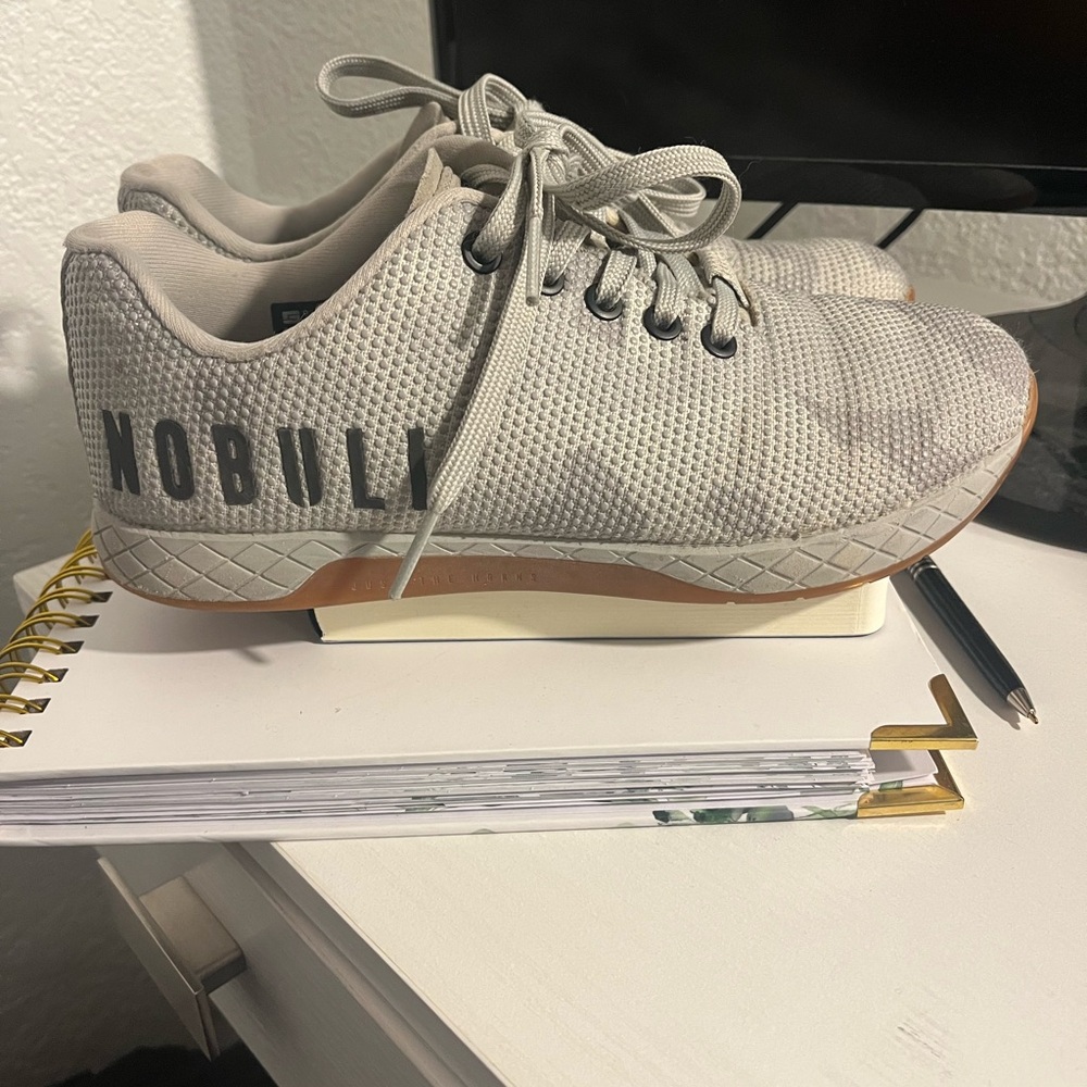NOBULL trainers, the color is a gray camouflage, 7.5 W good condition
